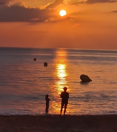 Una spiaggia nelle vicinanze. Duplex a Carolles, Baia di Mont Saint Michel, a 50 m dalla spiaggia