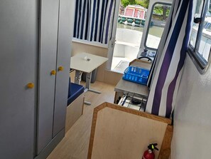 Interior - Docked boat with kitchenette - 4 guests (Colombiers)