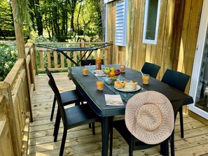 Outdoor dining - Cottage with terrace - 8 guests (Saint-Astier)