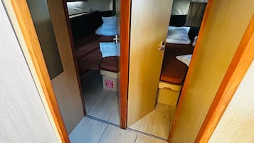 3 bedrooms, bed sheets