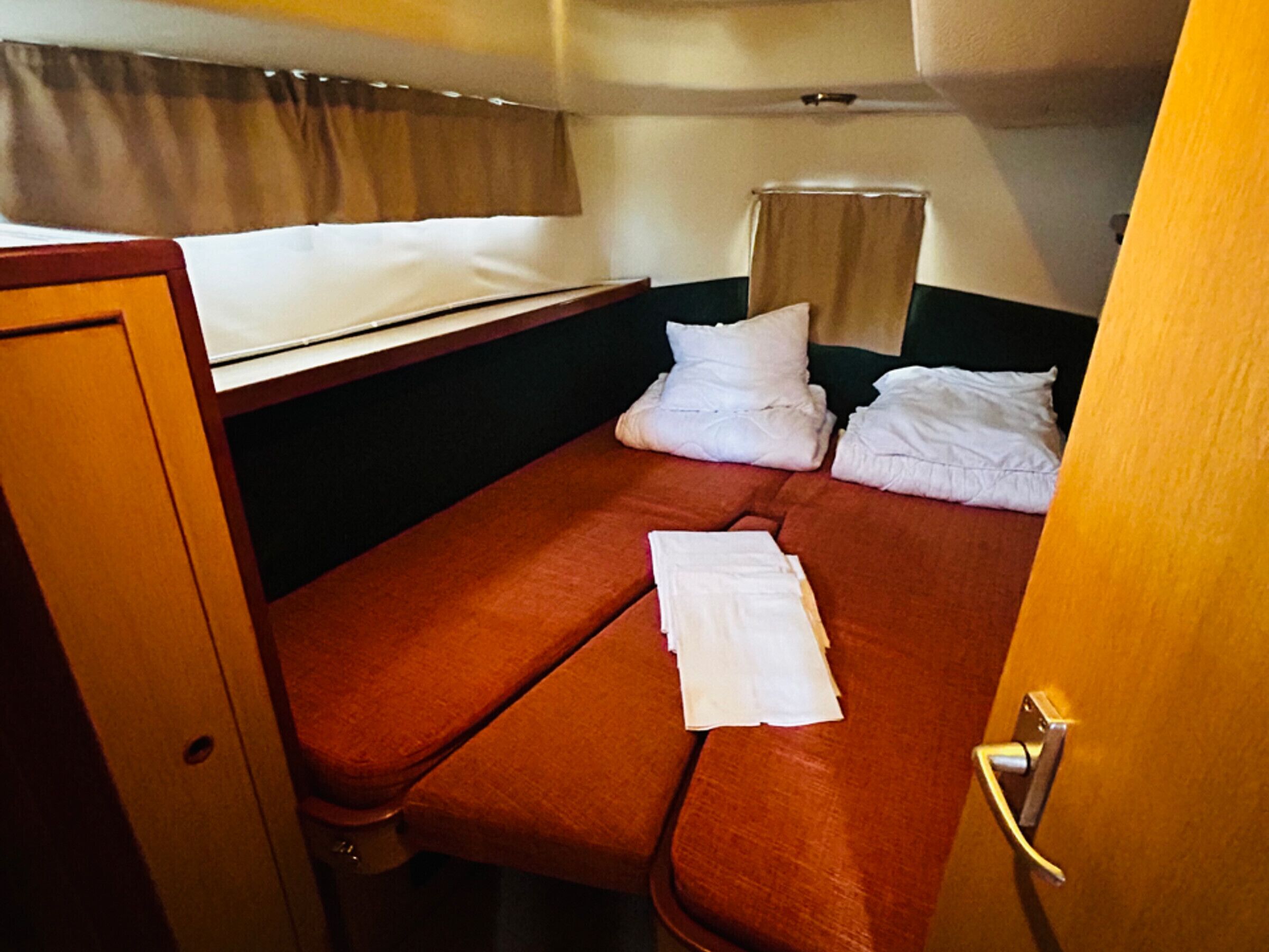 3 bedrooms, bed sheets