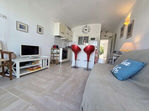 Living area - Apartment for 6 guests in Sant'Ambroggio (Lumio)