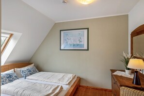 4 habitaciones, tabla de planchar con plancha, wifi y ropa de cama 