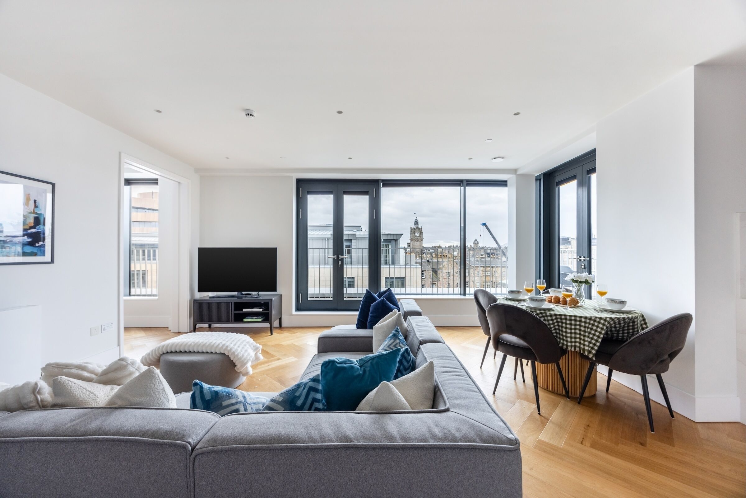 City-Apartment, 3 Schlafzimmer, Nichtraucher, Balkon | Wohnbereich