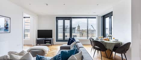 City Apartment, 3 Bedrooms, Non Smoking, Balcony | Living area