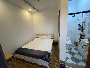Chambre Double, vue jardin | Salle de bain