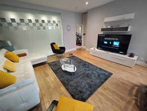 Living area - Luxury 3-Bed Flat - 1min from Baker Street Station (London)