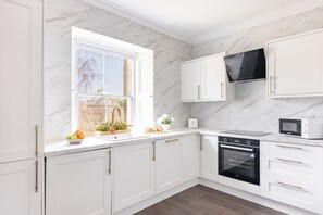 Private kitchen - West End 2BR near Haymarket (Edinburgh)