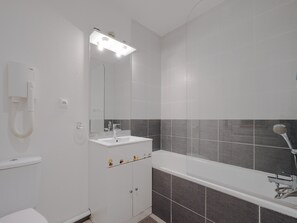 Apartment | Bathroom - Saint Clair Ndeg318 - ST3 (Agde)