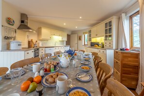 Dining - The Little Roundhouse is a unique, architect-designed retreat for up to six guests (Roserrow)