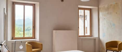 1 bedroom, bed sheets