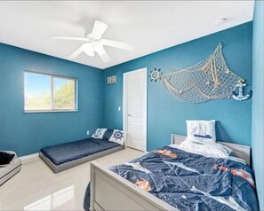 4 bedrooms, iron/ironing board, WiFi, bed sheets - 	
Beautiful Lakefront " home house with outdoors heated pool & cozy 4 bedrooms (North Port)