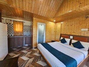 Deluxe Room | Egyptian cotton sheets, premium bedding, down duvets - Seven Heaven (Kandaghat)