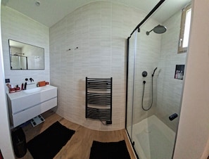Bathroom - Vrbo Property (Villy-le-Bouveret)