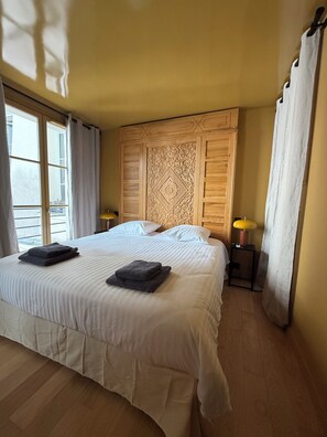 3 bedrooms, in-room safe, iron/ironing board, free WiFi - Fabulous Private House hidden at the back of courtyard in Le Marais. Full A/C (Paris 3)