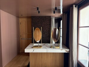 Interior - Fabulous Private House hidden at the back of courtyard in Le Marais. Full A/C (Paris 3)