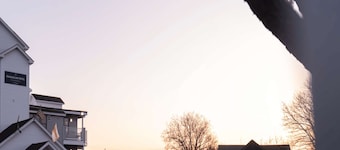 Downtown Rockland Stay + Free Breakfast & Parking