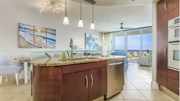 Leilighet – signature, 2 soverom, balkong, utsikt mot bukt | Eget kjøkken