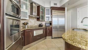 Leilighet – signature, 2 soverom, balkong, utsikt mot bukt | Eget kjøkken