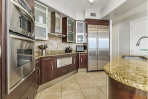 Signatur-lejlighed - 2 soveværelser - balkon - udsigt til bugt | Privat køkken