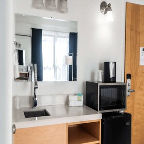 Private kitchen - King Studio + Free Breakfast & Parking (Rockland)