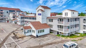 Exterior - King Suite w/ Balcony + Free Breakfast & Parking (Rockland)