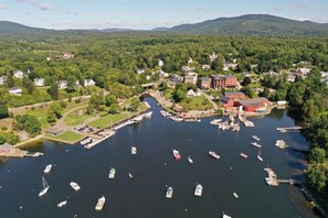 Marina - King Suite w/ Balcony + Free Breakfast & Parking (Rockland)