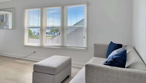 Living area - King Suite w/ Balcony + Free Breakfast & Parking (Rockland)