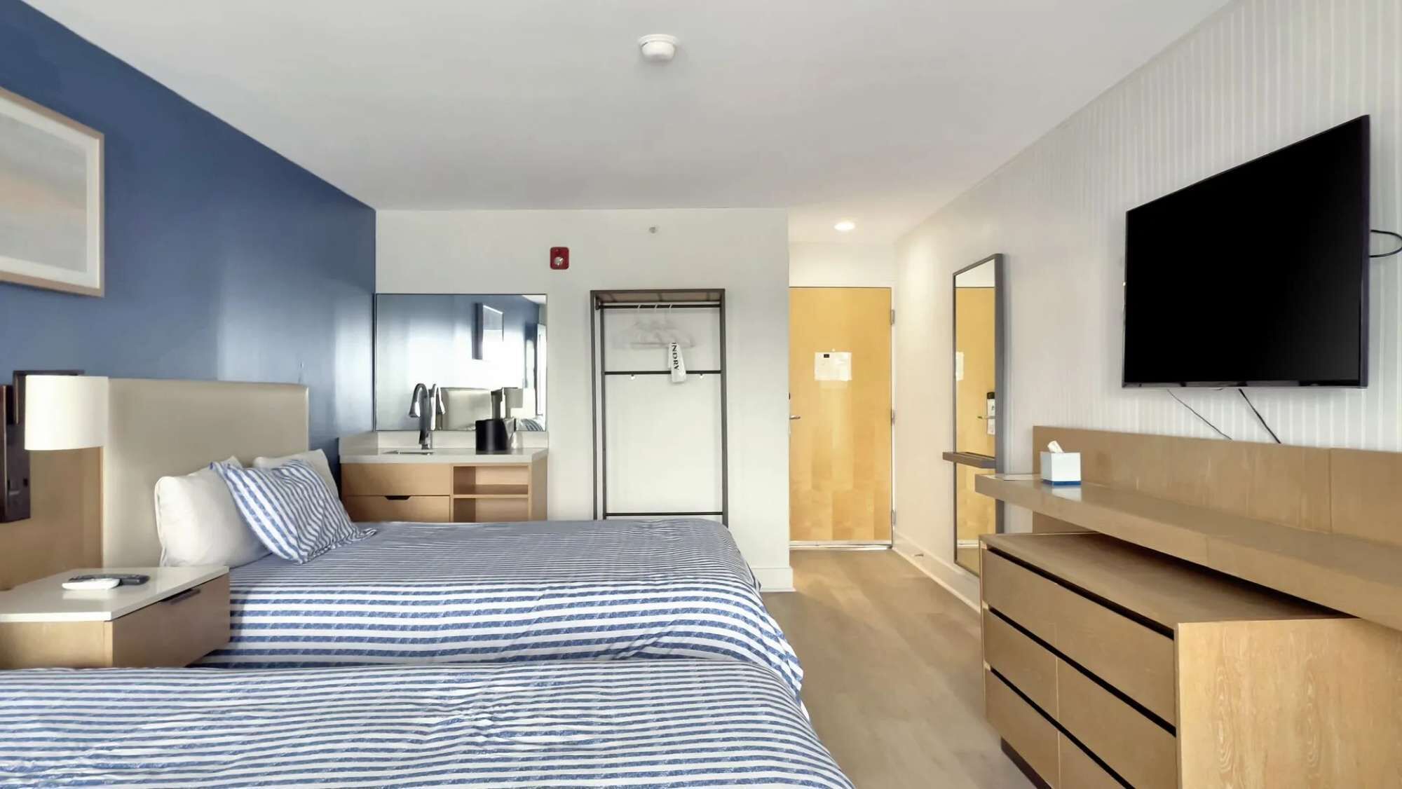 1 bedroom, desk, WiFi, bed sheets