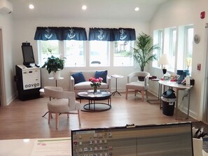 Interior - King Studio + Free Breakfast & Parking (Rockland)