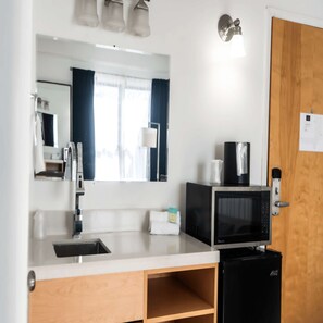 Private kitchen - King Studio + Free Breakfast & Parking (Rockland)