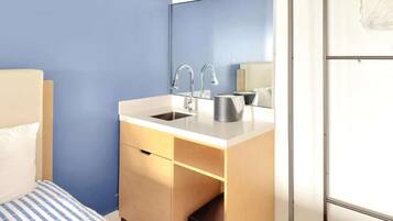 1 habitación, escritorio, wifi y ropa de cama
