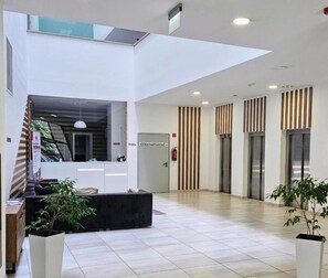 Lobby - Quiet, 2-bedroom flat with huge terrace  and AC in Budapest for relaxing stays (Budapest)