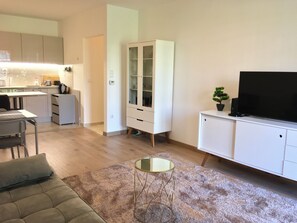 Living area - Quiet, 2-bedroom flat with huge terrace  and AC in Budapest for relaxing stays (Budapest)