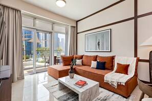 Luxury-Apartment, Balkon, Stadtblick | Wohnbereich