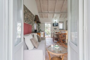 Apartment (1 Bedroom) | Living area - Piccola Abbazia (Tremezzina)