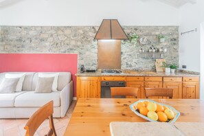 Apartment (1 Bedroom) | Wohnbereich