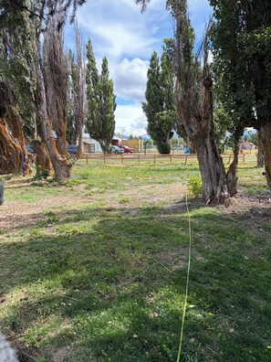 Lejlighed - udsigt til have | Overnatningsstedets område