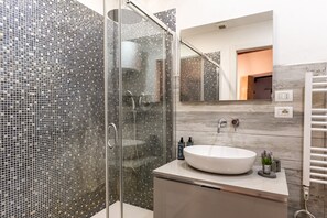 Shower, hair dryer, bidet, towels - La Naca by Wonderful Italy (Syracuse)