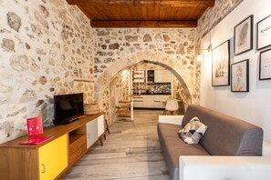 TV - La Naca by Wonderful Italy (Syracuse)