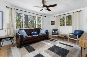 Smart TV, DVD player - Modern Cabin and Bunkouse on Putman Lake. Sleeps 7 (Baldwin)