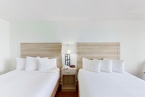 1 bedroom, Internet, bed sheets - Oceanfront 11th Floor Room | 2 Queen Beds | Kitchen | Dog Friendly (Myrtle Beach)