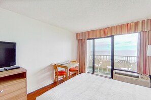 Room - Ocean Park 314 Oceanfront with 2 Queens (Myrtle Beach)