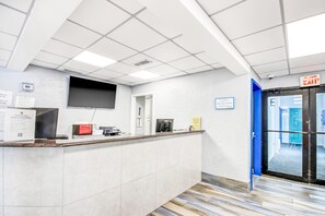 Lobby - Ocean Park 812 Oceanfront with 2 Queens (Myrtle Beach)