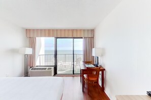 Room - Ocean Park 812 Oceanfront with 2 Queens (Myrtle Beach)