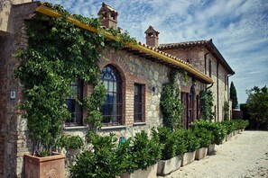 Exterior - Stunning  villa for 11 people with private pool, WIFI, A/C, TV, patio and panoramic view (Orvieto)