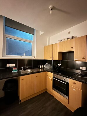 Private kitchen - Clean, Cozy and Comfortable space (Salford)