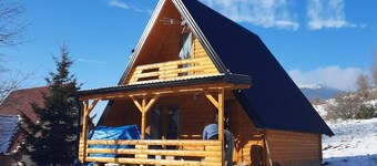 Cosy and romantic ski retreat on mountain-near ski resort. Nature and peace.