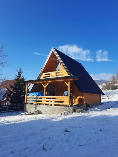Cosy and romantic ski retreat on mountain-near ski resort. Nature and peace.