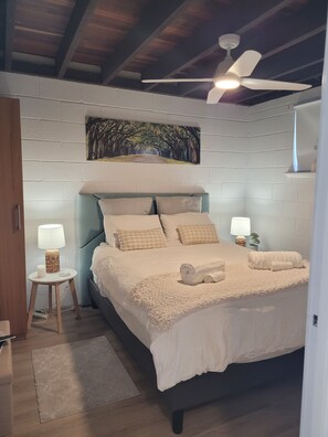 2 bedrooms, iron/ironing board, travel cot, free WiFi